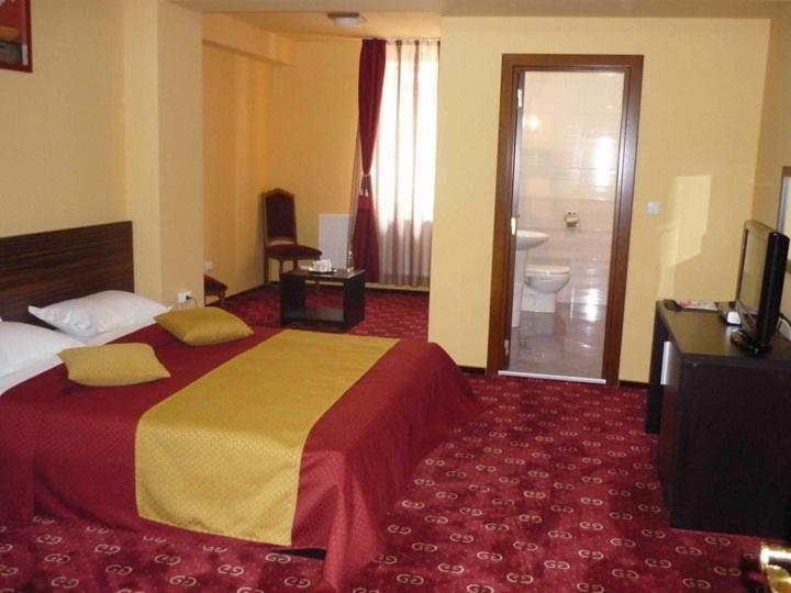 Hotel Gclub Breaza  Rum bild