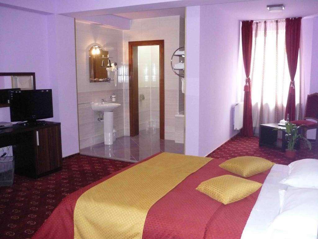 Hotel Gclub Breaza  Rum bild
