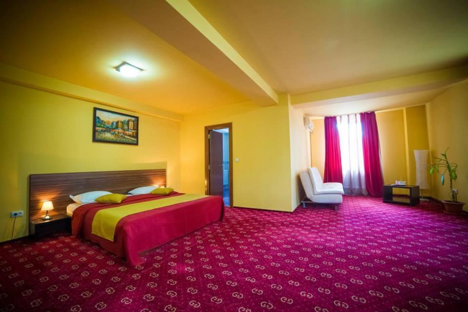 Hotel Gclub Breaza  Rum bild