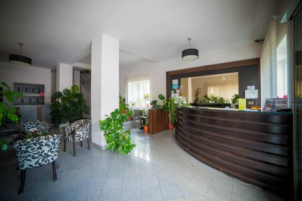 Hotel Gclub Breaza  Exteriör bild